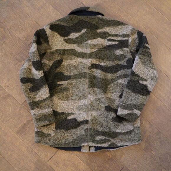 Mountain Hardwear‎ Women's HICAMP Shacket In Camo Sherpa Fleece Snap Sz S - Picture 10 of 10
